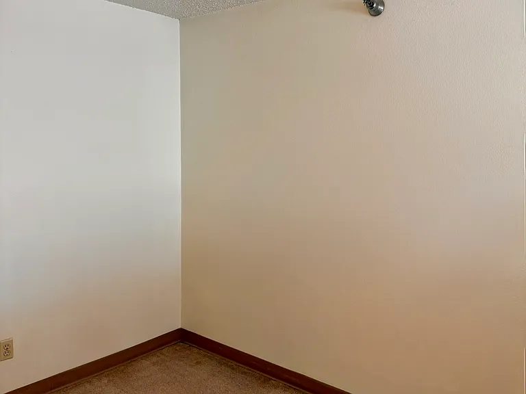 320 E Burlington St #2 — Photo 7