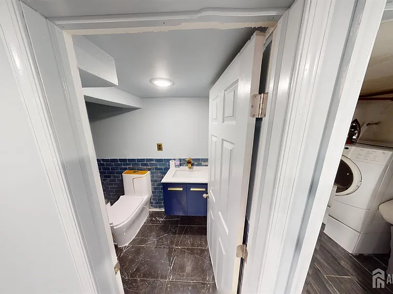 22 Wilson Ave — Photo 30