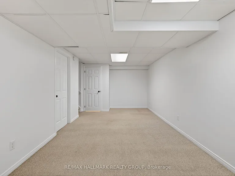 130 College Cir — Photo 36