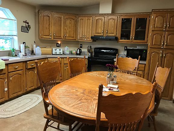 Lots of cabinets!