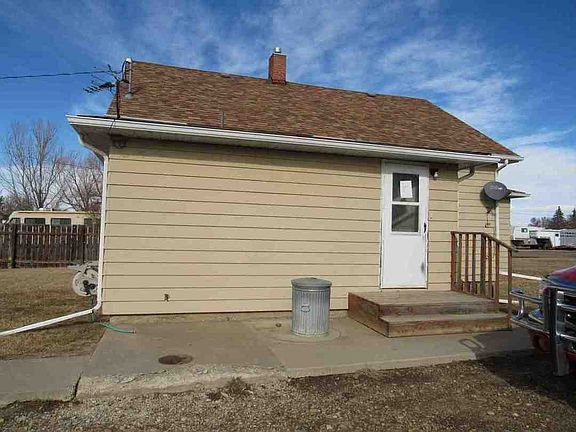 2nd image of 130 1st St NW