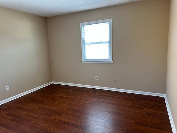 2nd image of 3756 Camelot Dr