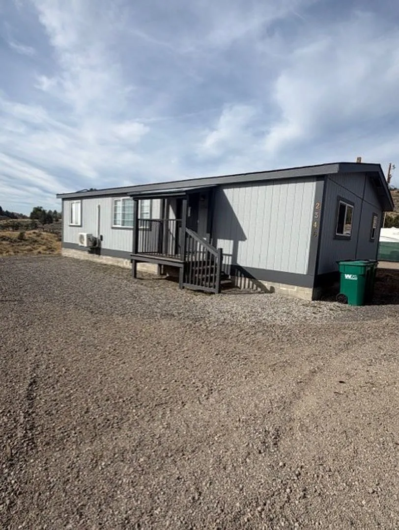 3 Bed 2 Bath House — Photo 2