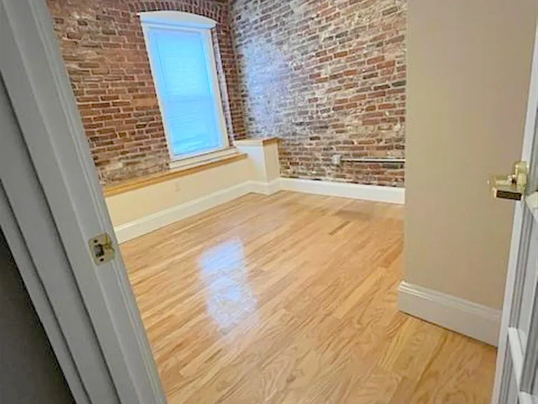 886 Massachusetts Ave — Photo 5