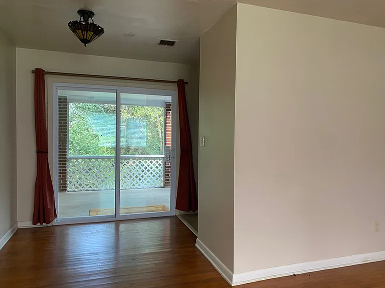1215 Buckingham Dr — Photo 3