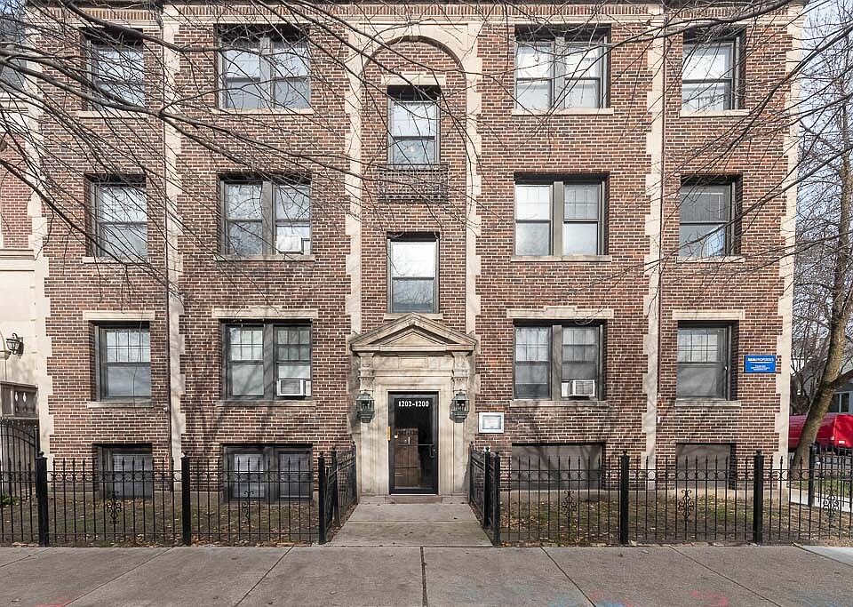 1st image of 1202 W Wellington Ave #5