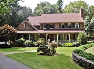 15 Glenwood Ter, Averill Park, NY 12018