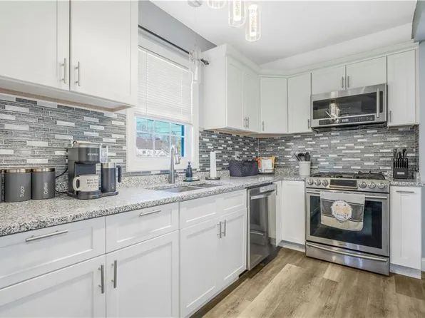 27 Velvet Ave, Westport, MA 02790