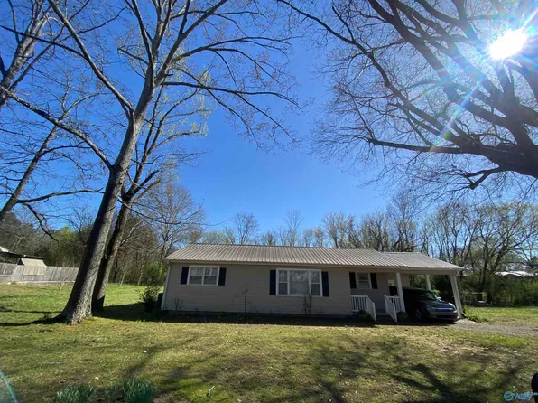 86 Green St, Scottsboro, AL 35769