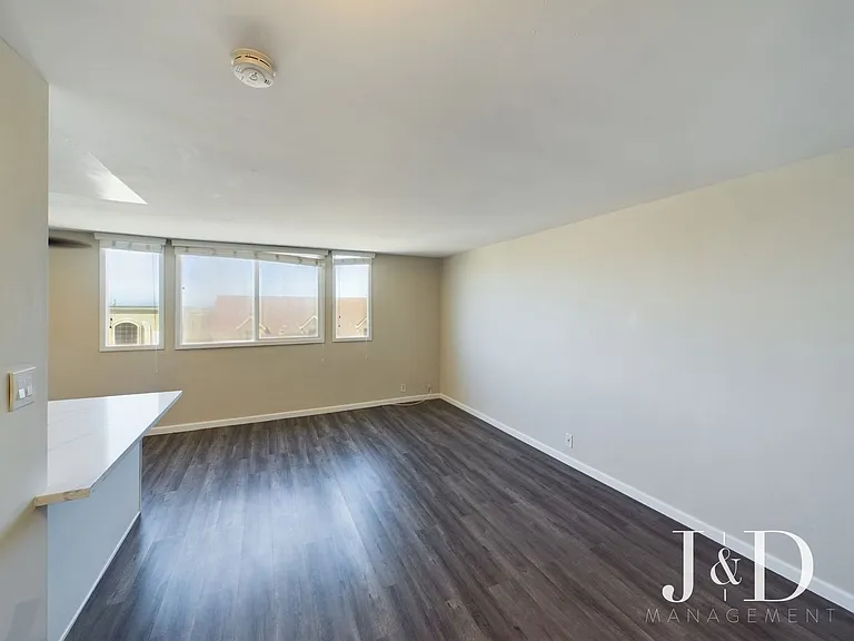 Newly Renovated Units Near the Beach with Parking — Photo 14