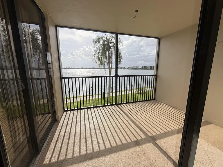 112 Lake Emerald Dr #203 — Photo 13