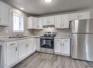 100 W 4th St #1/2, Kaukauna, WI 54130