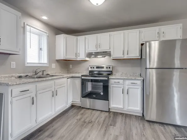 100 W. 4th St., 100 W 4th St #1/2, Kaukauna, WI 54130