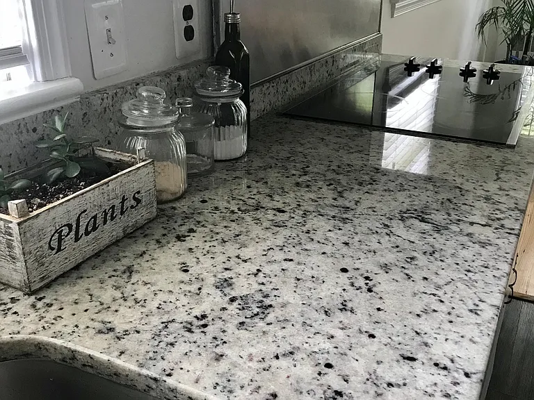 spacious countertop - Italian style kitchen
