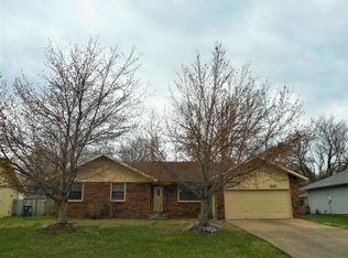 3132 W Village Ln, Springfield, MO 65807