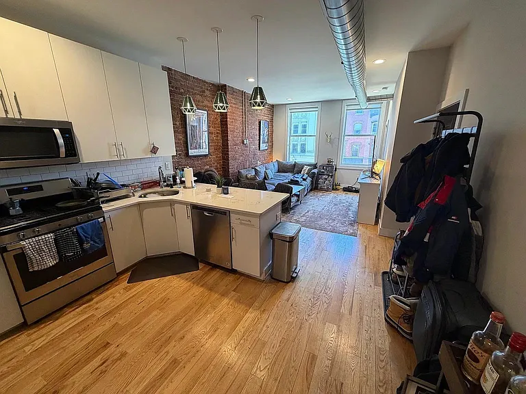 419 Washington St #2 — Photo 3