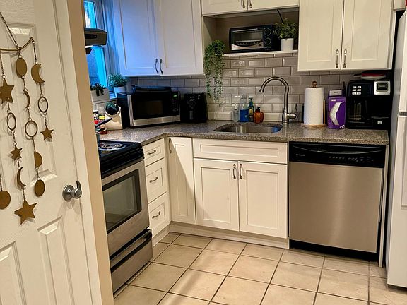 Updated kitchen with dishwasher