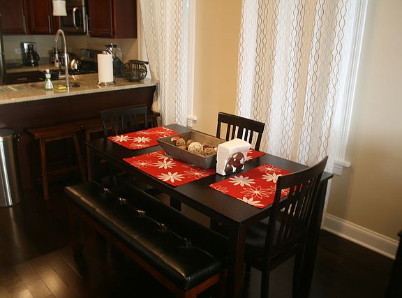 5th image of 3249 N Hoyne Ave #1