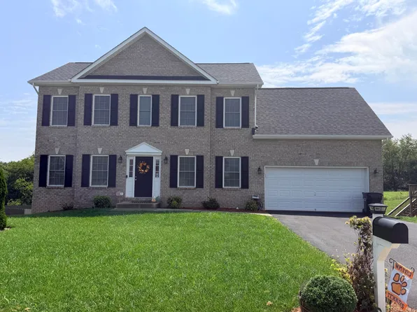 555 Spring Grove Dr, Vinton, VA 24179