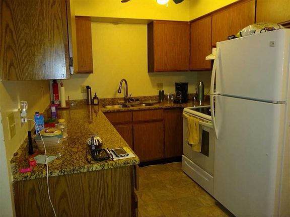 2nd image of 2658-2660 Chesapeake Dr