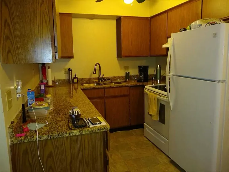 2658-2660 Chesapeake Dr — Photo 2