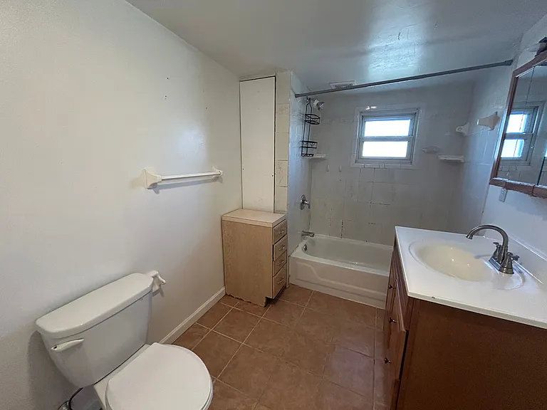 77 Wise Ave — Photo 16