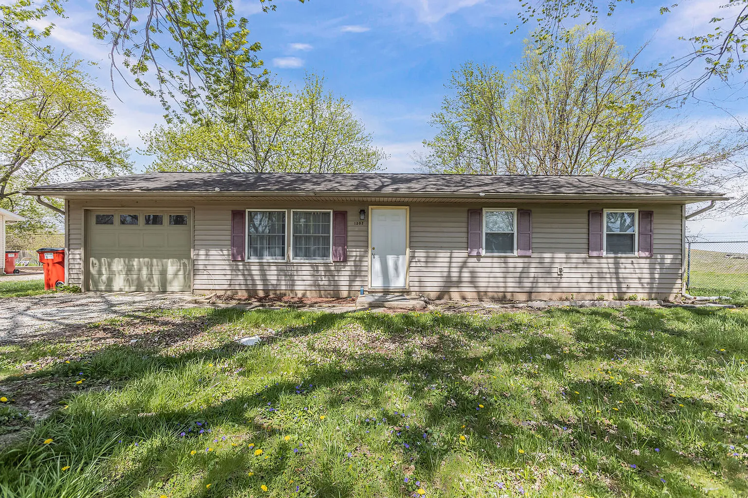 1302 Comanche Dr photo 1