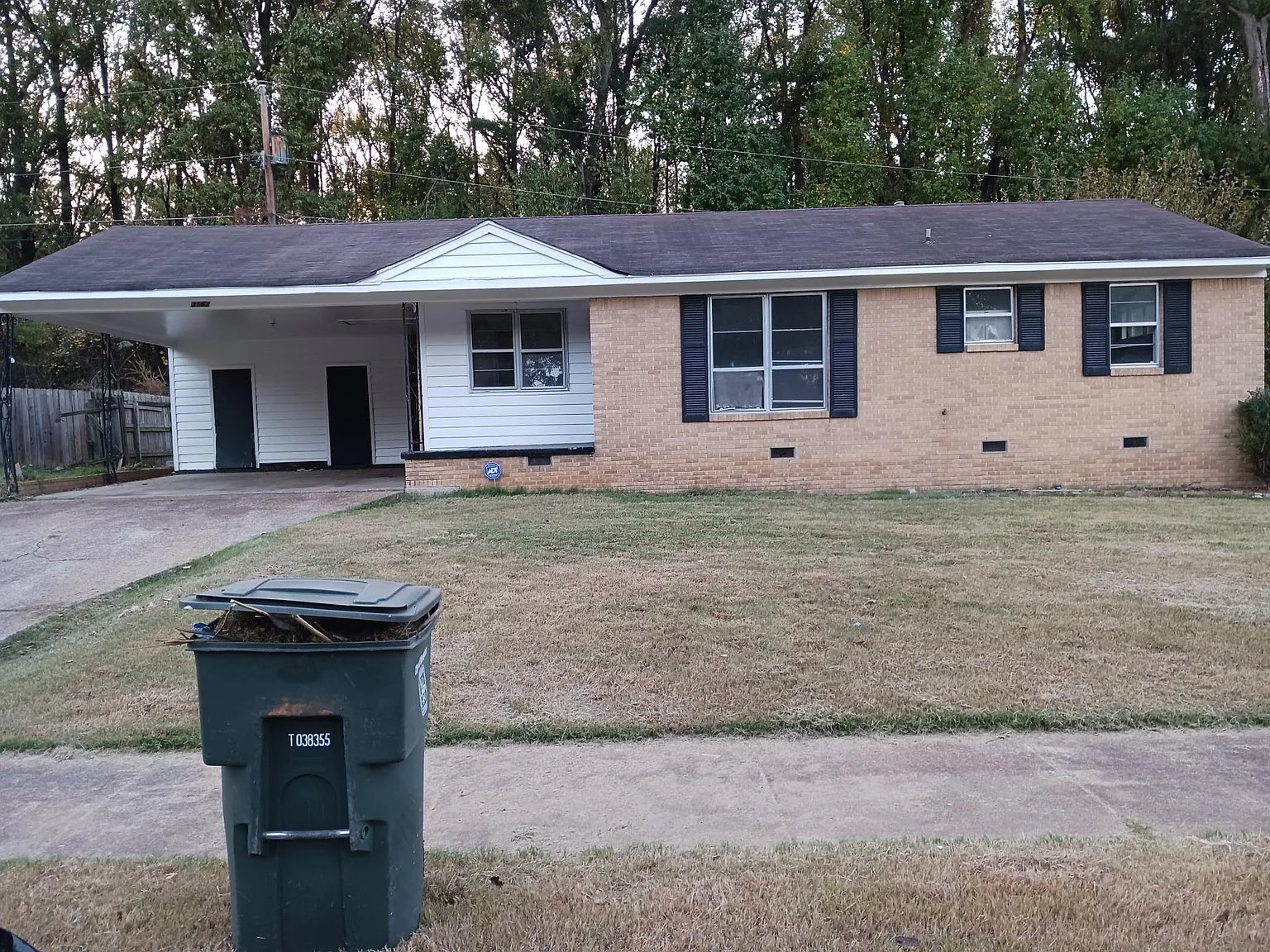 3 bed, 1.5 bath, 1399 sqft, $925 — Photo 1