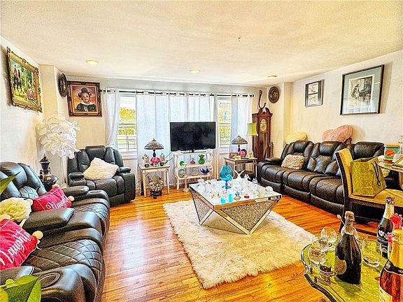 3rd image of 267 Quincy Ave