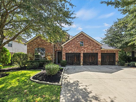 3rd image of 35 Woodmoor Pl