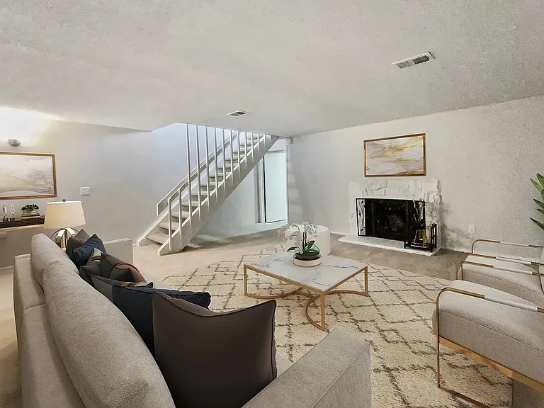 4262 E Maplewood Way — Photo 9