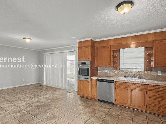3rd image of 400 Glen Crest Dr