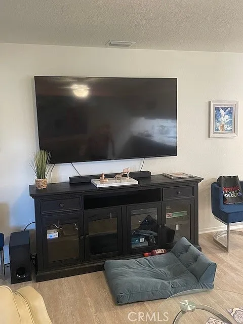 2 bed, 1010 sqft, $3,400 — Photo 4