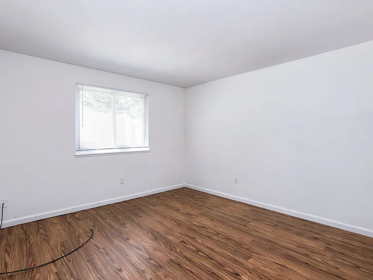 88 Canterbury Ave — Photo 20