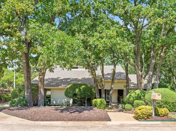 4 Troon Dr, Trophy Club, TX 76262