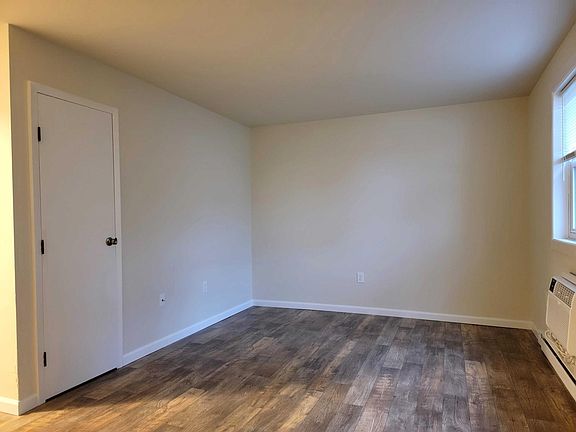 3rd image of 675 E Main St APT B2