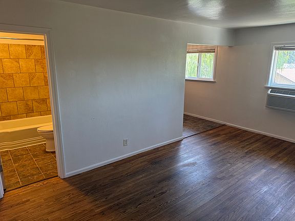 4th image of 2618 W Fairview Ave #2