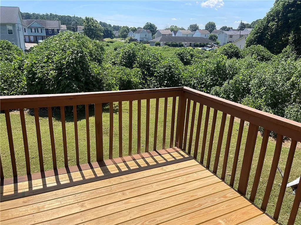 2 bed, 2.5 bath, 5040 sqft, $1,500 — Photo 2