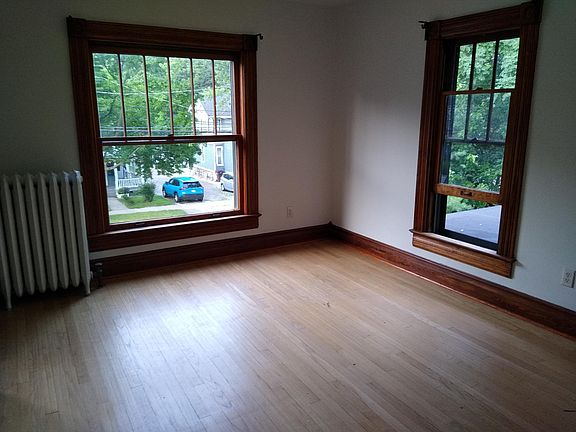3rd image of 713 Miller Ave