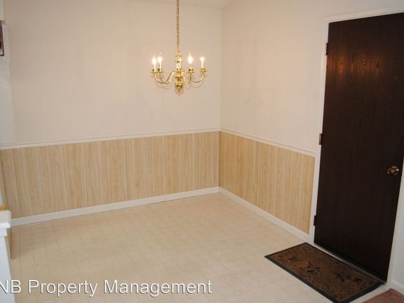 3rd image of 610 Lassen Way