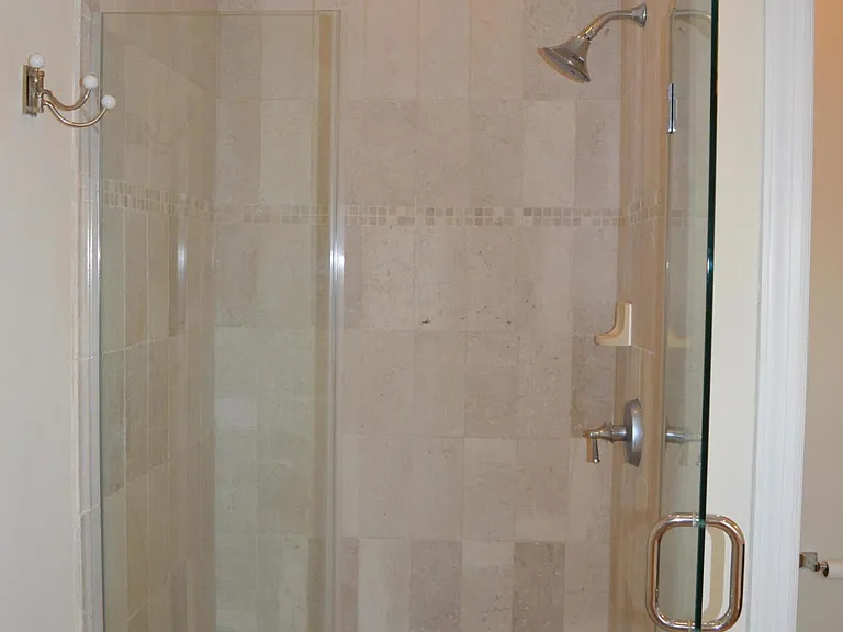 606 Park Ave — Photo 43