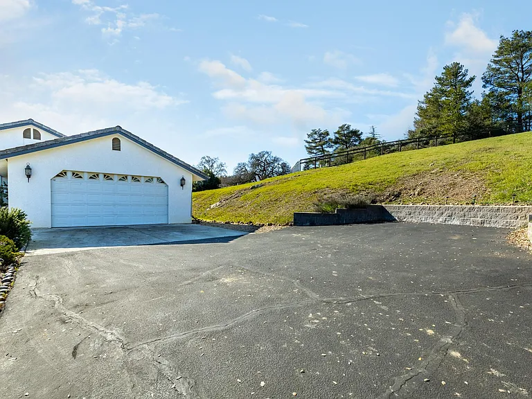 10060 San Marcos Rd — Photo 2