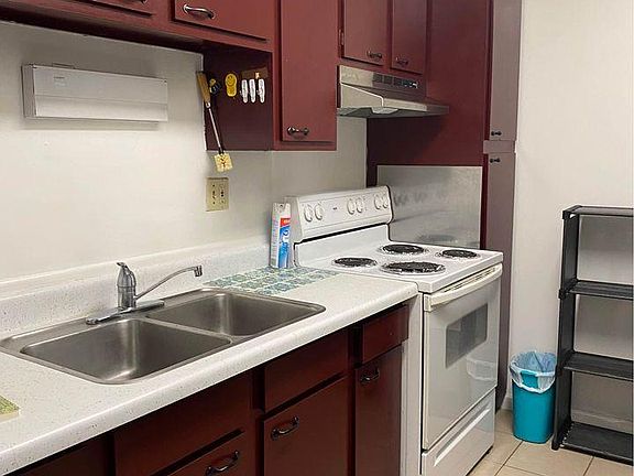 3rd image of 124 Cedar St #124