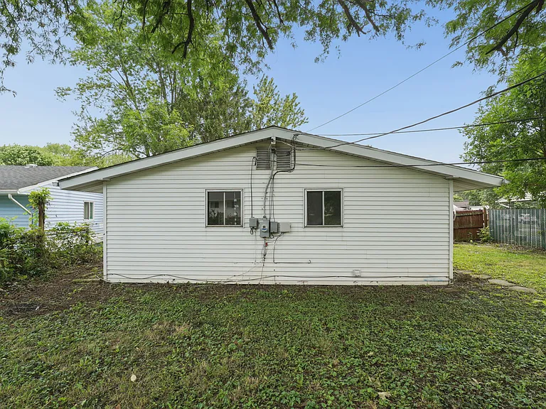 5038 Betsy Dr — Photo 15