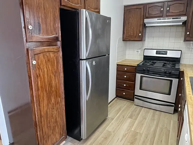8020 N Kilpatrick Ave #D — Photo 10