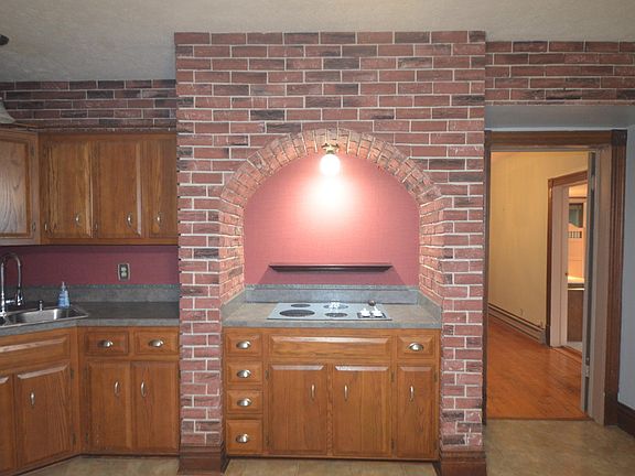 3rd image of 10518 Main St