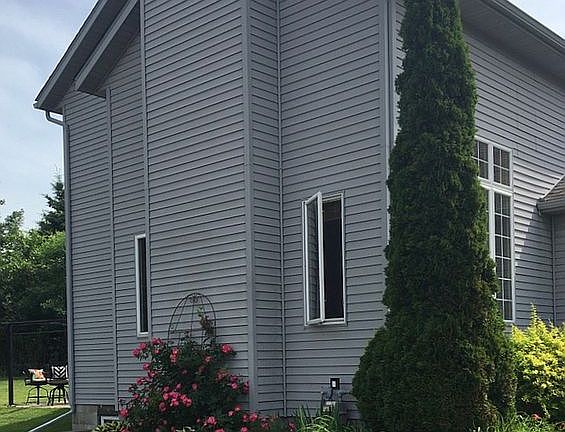 2nd image of 1440 Springwood Pl NE