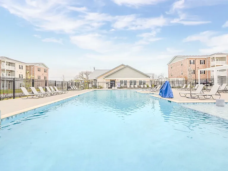 Whispering Pointe Apartments — Photo 17