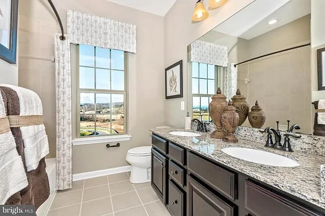3 bed, 2.5 bath, 2800 sqft, $3,000 — Photo 2