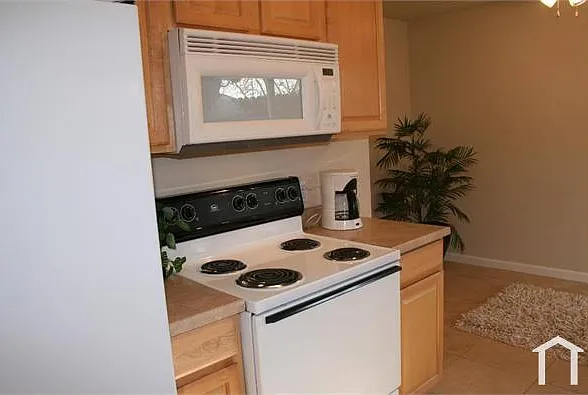 2 bed, 1100 sqft, $1,700 — Photo 3